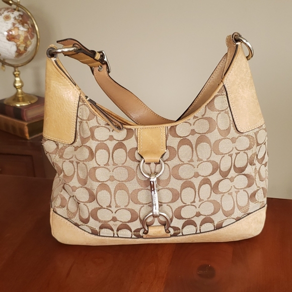 coach signature hobo